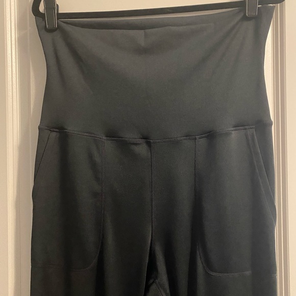 Halara dark grey leggings with pockets- extra high waisted - Picture 2 of 5